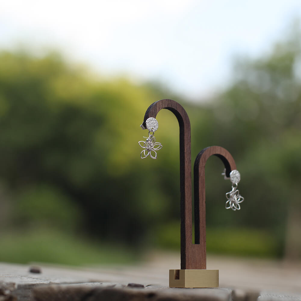 Minimalist Star-shape Earrings with Silver Stone Clutter