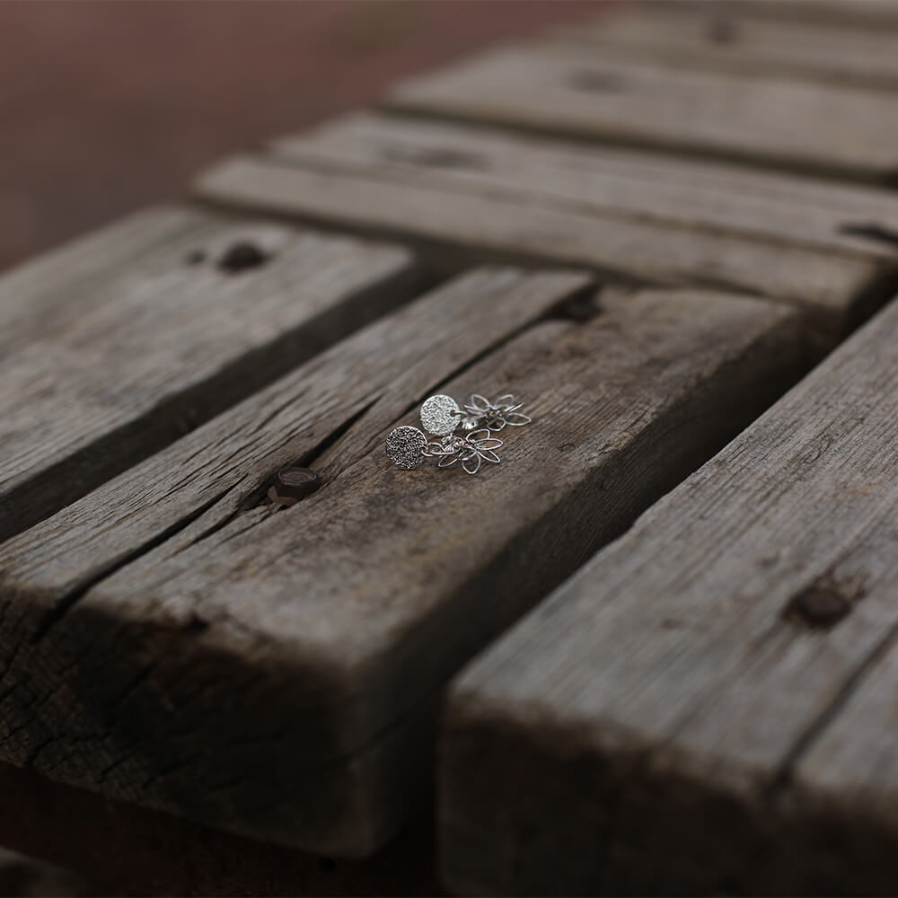 Minimalist Star-shape Earrings with Silver Stone Clutter